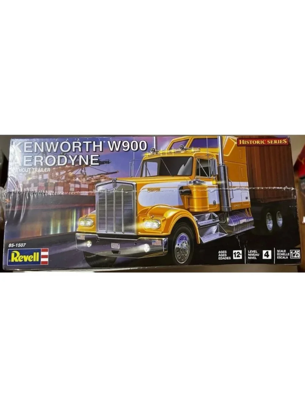 Revell Kenworth W900 Aerodyne Plastic Model Kit Without Trailer 1:25 Sealed